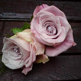 fwthumb55 cake corsage 9.99.jpg